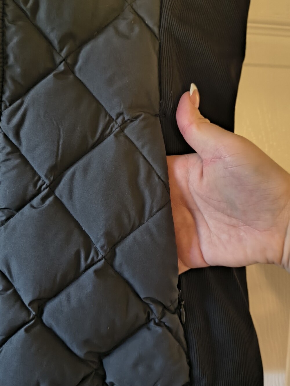Lululemon Black Quilted Insulated Running Vest Size 8 Stretch Fleece Panels - Picture 16 of 16